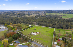 225 BEACONSFIELD-EMERALD ROAD, Beaconsfield, Vic 3807