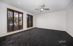 39 Hunts Cross Way, Caroline Springs, Vic 3023