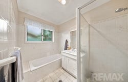 1 & 2/54 Undurra Drive, Glenfield Park, NSW 2650