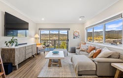 1 McNevin Close, Calderwood, NSW 2527