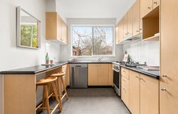 10/27 Dickens Street, Elwood, Vic 3184