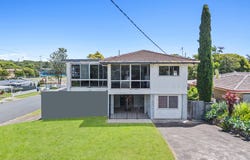 2 Beeka Street, Labrador, Qld 4215
