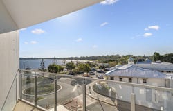 302/14 Oxley Avenue, Woody Point, Qld 4019