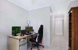 9 Midnight Crescent, Spring Mountain, Qld 4300