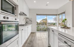 8 Allardice Parade, Berwick, Vic 3806