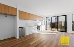 2/60 Radstock Avenue, Highton, Vic 3216