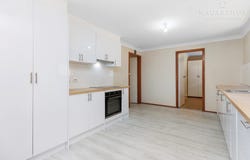18 Pinaroo Drive, Glenfield Park, NSW 2650