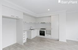 3 Deyrolle Walk, Clyde North, Vic 3978