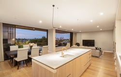 2/79 Swann Road, Taringa, Qld 4068
