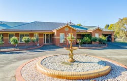 10 Rolling Meadows Drive, Sunbury, Vic 3429