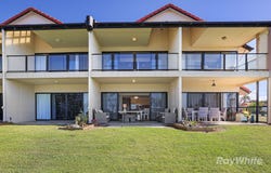 38/1 Pebble Beach Drive, Coral Cove, Qld 4670
