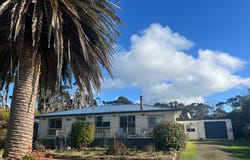 19 Forrest Street, Naracoopa, Tas 7256