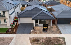 6 Castlecove Street, Clyde North, Vic 3978