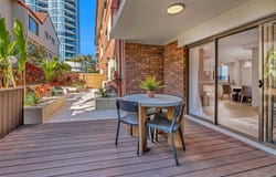 2/29 Second Avenue, Broadbeach, Qld 4218