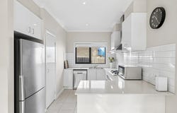 2/33 Calthorpe Street, Gisborne, Vic 3437