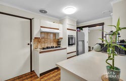 5 Shafer Court, Endeavour Hills, Vic 3802