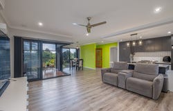 10 Rose Road, Southside, Qld 4570