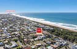 7 Lapoinya Crescent, Warana, Qld 4575