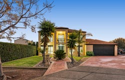 18 Streeton Court, Taylors Lakes, Vic 3038