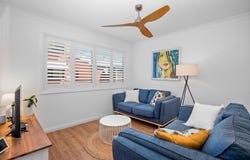 4/23 Bath Street, Labrador, Qld 4215