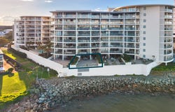 2/36 Woodcliffe Crescent, Woody Point, Qld 4019
