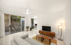 2/257 Hawken Drive, St Lucia, Qld 4067