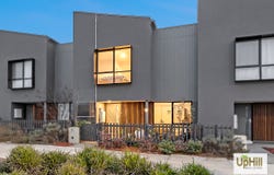 93 HAYTON PARK BOULEVARD, Cranbourne West, Vic 3977
