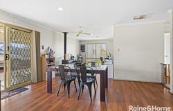 15 Regal Court, Melton South, Vic 3338