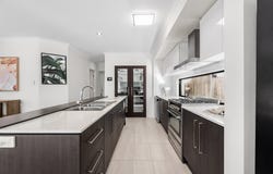 8 Salisbury Street, Coorparoo, Qld 4151