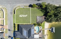 2 Weatherly Avenue, Mermaid Waters, Qld 4218