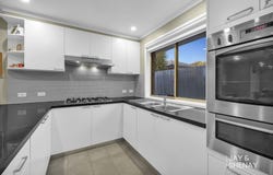 2/46 Arthur Phillip Drive, Endeavour Hills, Vic 3802