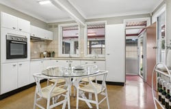 10 Nirimba Crescent, Heathcote, NSW 2233