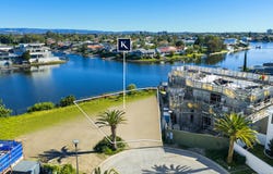 33 Mcilwain Drive, Mermaid Waters, Qld 4218