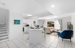 2/215 Creek Road, Mount Gravatt East, Qld 4122