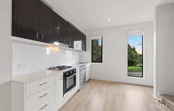 24/11 Troward Harvey Way, Craigieburn, Vic 3064