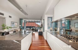 2/33 Ellis Street, Kangaroo Point, Qld 4169