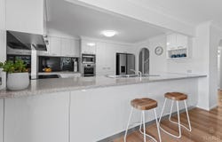 8 Pioneer Crescent, Bellbowrie, Qld 4070
