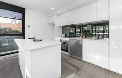 1/1100 Dandenong Road, Carnegie, Vic 3163