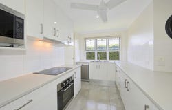 5/6 Back Hill Dr, Coral Cove, Qld 4670
