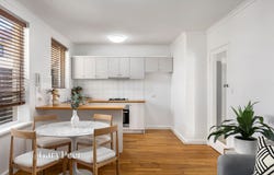 11/2 Emilton Avenue, St Kilda, Vic 3182