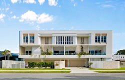 2/402 Bayview Street, Paradise Point, Qld 4216