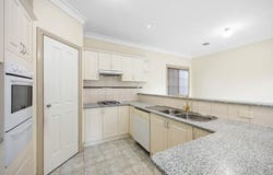 2/1 Pasley Street, Sunbury, Vic 3429
