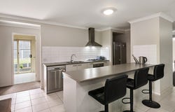 14 Folkstone Court, Drouin, Vic 3818