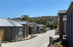 13/90-96 Ahern Road, Pakenham, Vic 3810