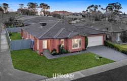 61 Broad Oak Drive, Cranbourne East, Vic 3977