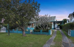 10 Darling Street, Sandgate, Qld 4017