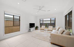 33 Laxton Road, Pallara, Qld 4110