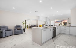 15 Sheffield Bend, Success, WA 6164