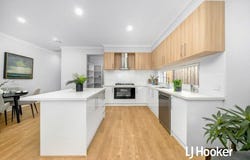 11 Darwinia Avenue, Clyde, Vic 3978