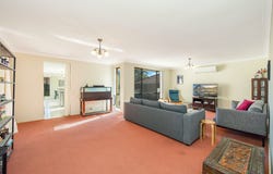 16 Quarterhorse Parade, Wadalba, NSW 2259